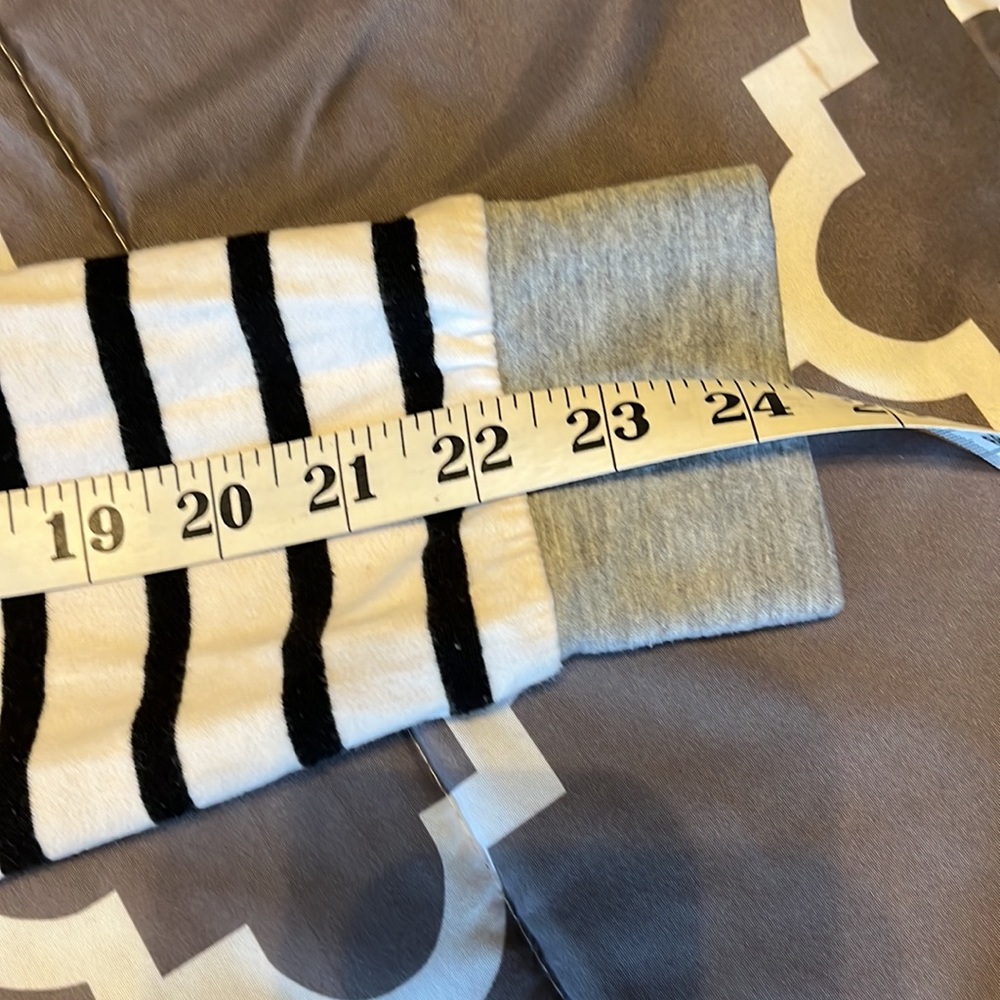 Shein sweatshirt - Picture 6 of 7